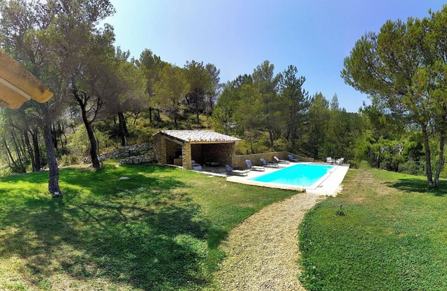 "LOVE N'EST", Mas in the heart of the Baronnies classified 5*.