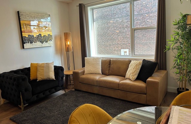 Love nest 1 river from the castle! Free parking! Refurbished, Air conditioner