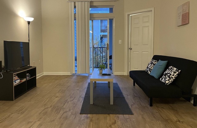 Lovely 1/1 Home by the Metro