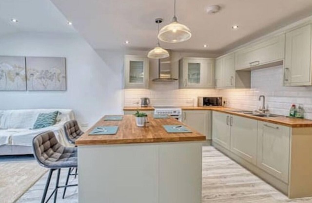 Lovely 1 Bedroom Annex