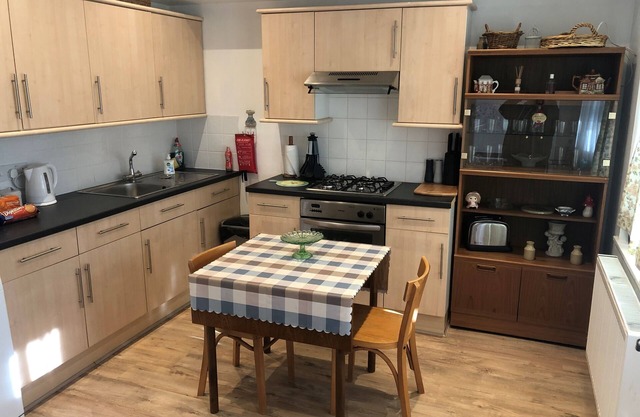 Lovely 1 bedroom apartment with free parking