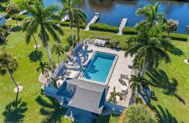 Lovely 1-Bedroom Vacation Home with Pool & Dock
