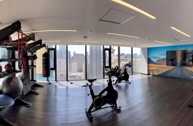 Lovely 1-BR in DT Toronto