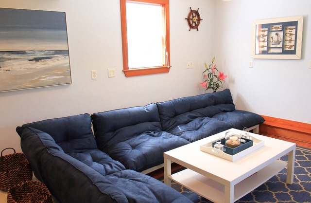 LOVELY 1BD, 1BT Studio with backyard &BBQ