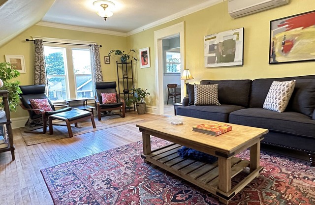 Lovely 1bd Craftsman and Office Close-in NE, Pet-Friendly!