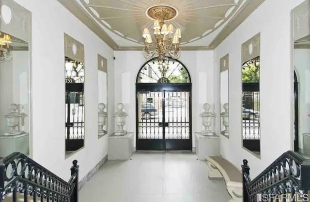 Lovely! 1bdrm w/Secret Garden & Parking Garage