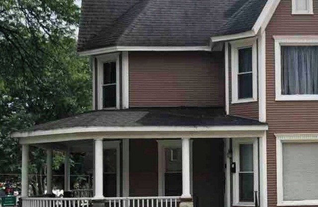 Lovely 1BR apartment in charming downtown Albion