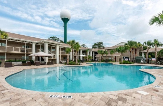 Lovely 1BR Suite at the Heart of Jekyll Island Adventures | Onsite Pool, Parking