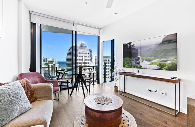 Lovely 2 Bed 2 Bath Unit in Broadbeach - Q Stay (STAR 12213 - 5N - NB)