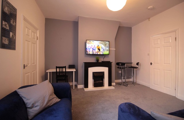 Lovely 2-Bed Downstairs Apartment