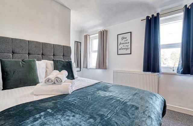 Lovely 2 Bed Home in Worcester