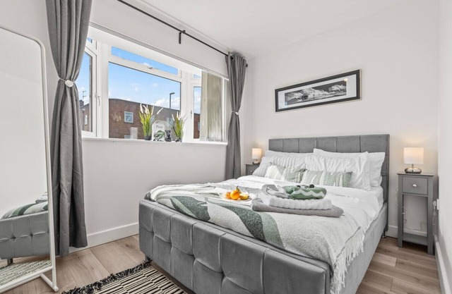 Lovely 2-Bed House | Central Coventry Location