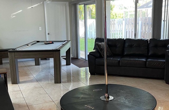 Lovely 2 bed room 2 badroom home with 2 car parkin