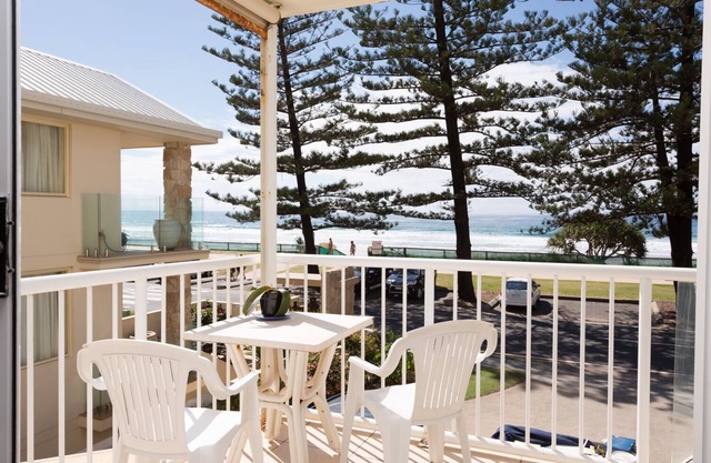 Lovely 2-bedroom beachfront unit with pool