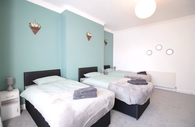 Lovely 2 bedroom downstairs apartment