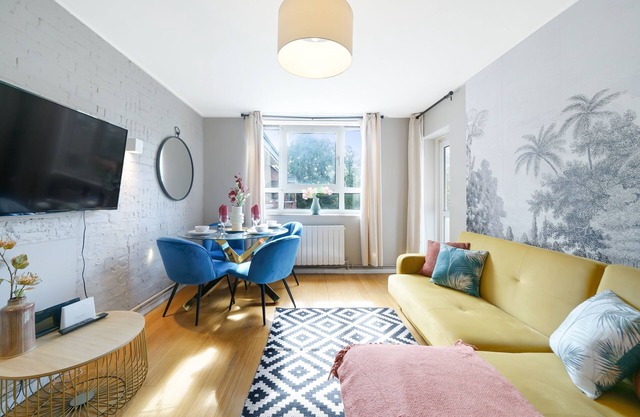 Lovely 2 bedroom Flat in London-Balcony - Sleeps 6