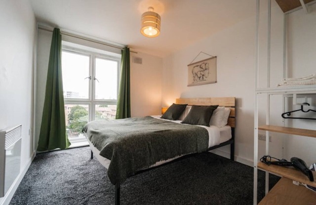 Lovely 2 bedroom flat next to Victoria Park