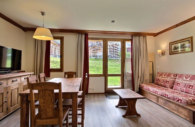 Lovely 2-Bedroom Apartment, 2 Bathrooms with Terrace and Direct Ski-In/Ski-Out Access