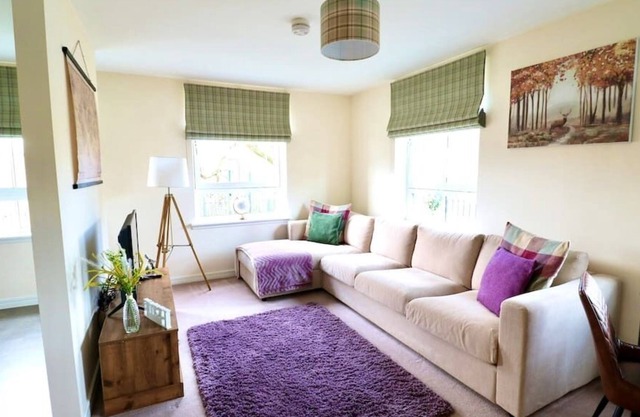 Lovely 2 Bedroom Apartment Overlooking River Clyde