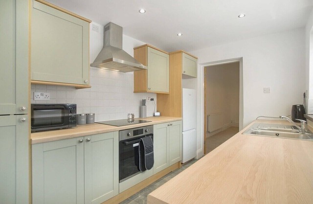 Lovely 2-Bedroom Home in Langley Park, Sleeps 4