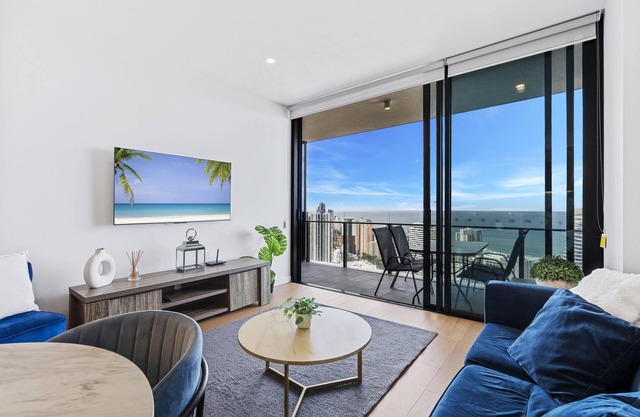 Lovely 2 Bedroom Ocean View Unit in Broadbeach