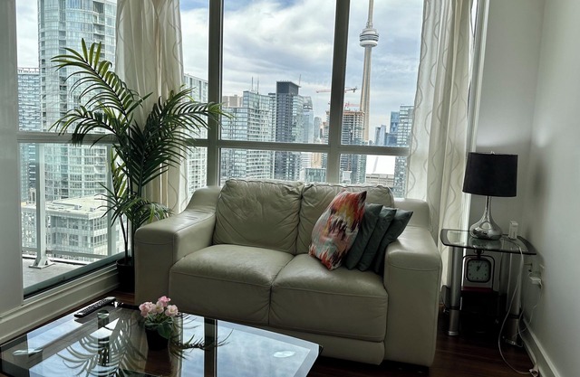 Lovely 2 bedroom w/stunning view
