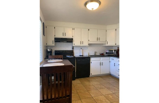 Lovely 2 bedroom with free private carport parking and private patio