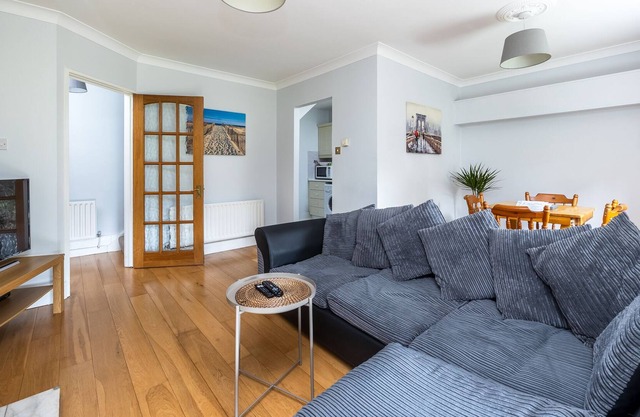 Lovely 2 BR Maisonette in Beaumont, Dublin