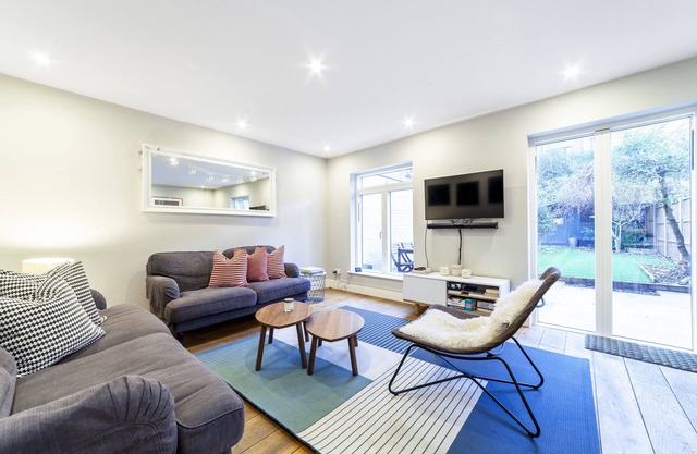 Lovely 2 BR Notting Hill Flat W/garden