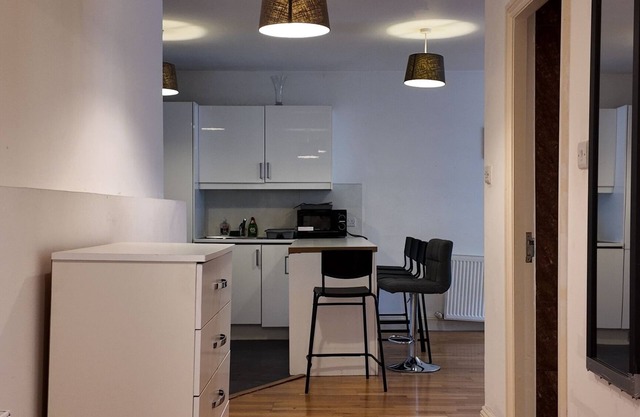 Lovely 2 BR with Patio Waterloo LM1