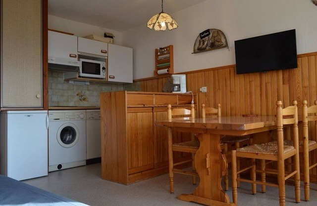 Lovely 2-room cabin with balcony and parking in Font-Romeu