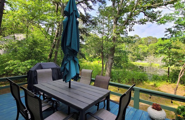 Lovely 2BD+ Cottage-A/C, Deck with Pond Views, Great Location