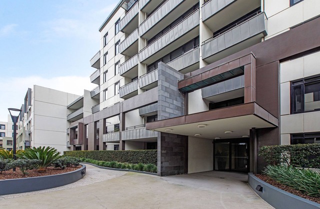 Lovely 2BR w/Parking, Pool & Gym! - 350m to Beach