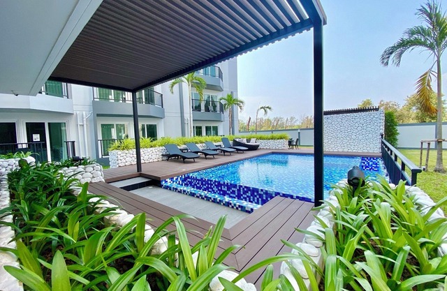 Lovely 3 bdrm for family of 5 people near the beach, pools, fitness and garden
