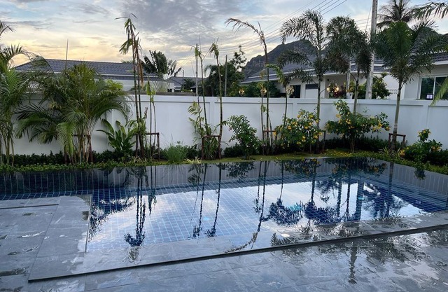 Lovely 3 bed, 2 bath, private swimming pool, fully equipped kitchen, AC, garage
