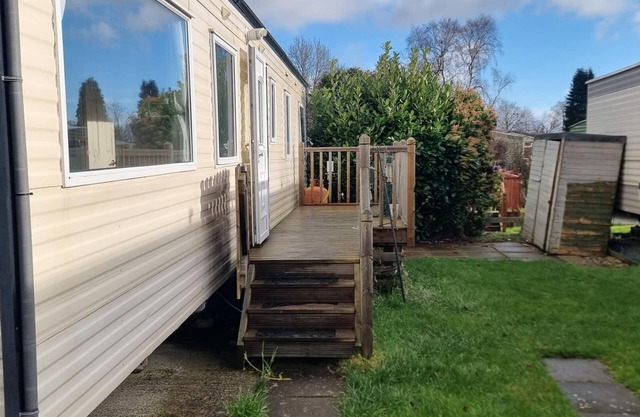 Lovely 3-bed Caravan in Foel, Welshpool