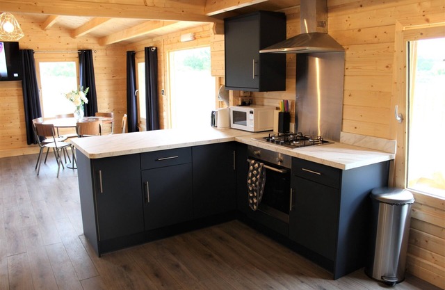 Lovely 3-Bed Lodge in Ashton Under Hill
