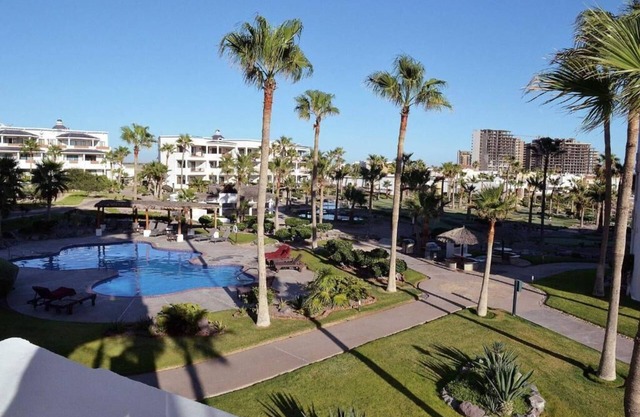 Lovely 3-bedroom Condo with pool D 201