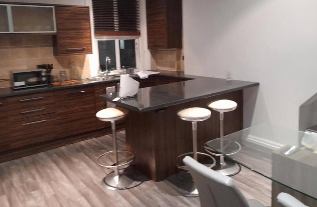 Lovely 3 Bedroom Apartment in Hale.