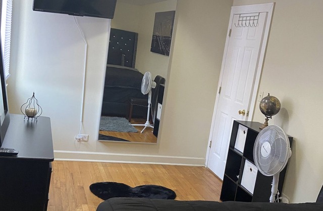 Lovely 3 Bedroom Duplex Apartment w/ Game Room