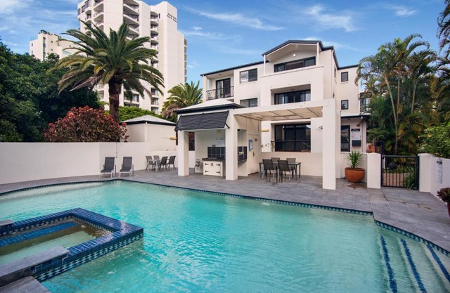 Lovely 3 bedroom Spacious Unit, Labrador