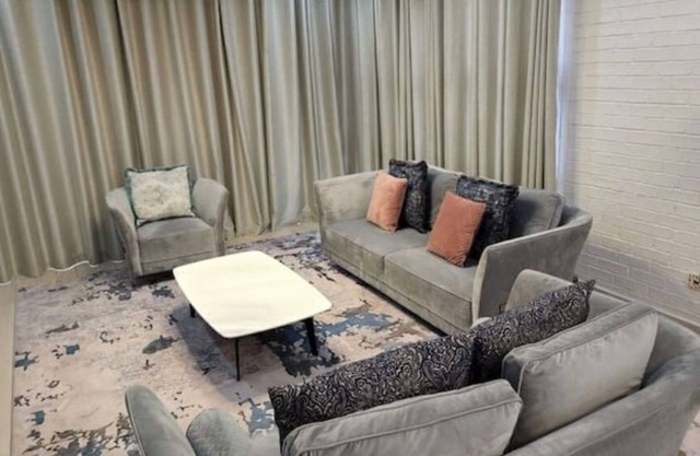 Lovely 3 bedrooms unit with Pool and Gym Sitar