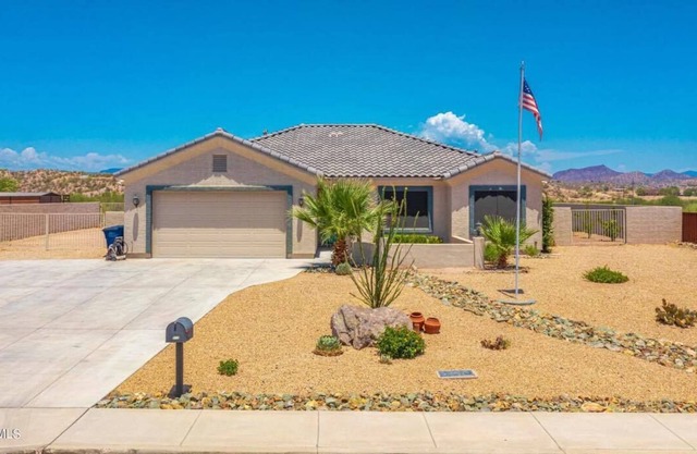 Lovely 3b/2b house with a view and direct access to the wash!