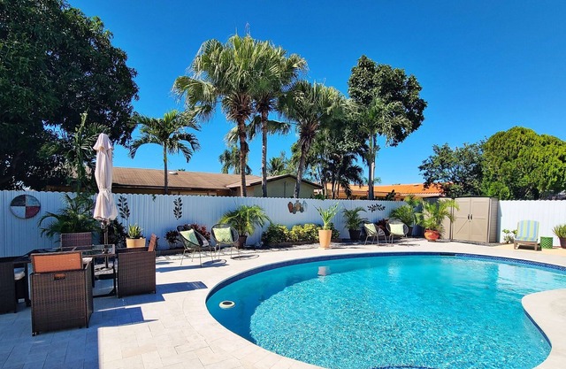 Lovely 3BR 2BA Home w Heated Pool & BBQ
