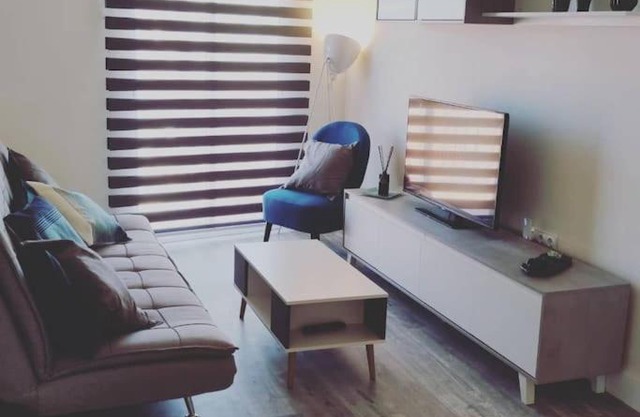 Lovely 4 bedroom apartment 20min from city center of Barcelona