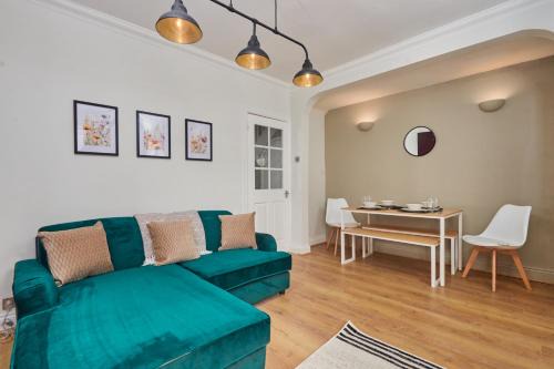 Lovely 4-Bedroom House in Hartlepool - Street Parking