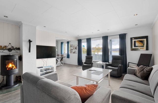 Lovely 4 bedroom house with the view of aurora