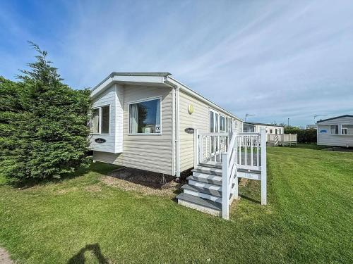 Lovely 6 Berth Caravan With Decking At Sunnydale Holiday Park Ref 35130Sd