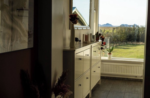 Lovely 6-person farmhouse close to Seljalandsfoss and ferry to Vestmann islands.