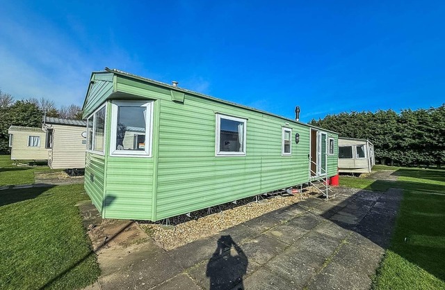 Lovely 8 berth caravan at Southview Holiday Park ref 33082F
